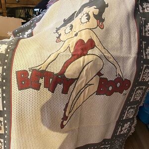 Betty Boop Graphic Throw Blanket
